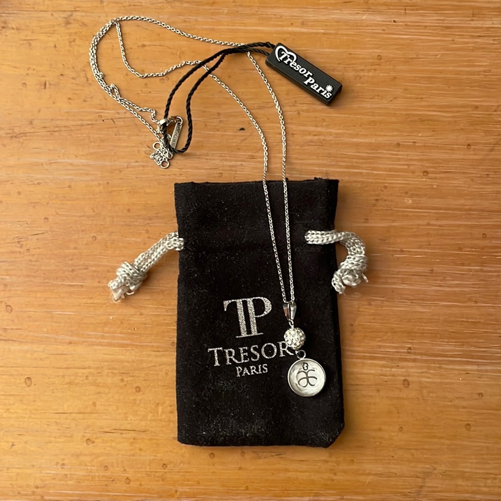 NWT Arbonne necklace